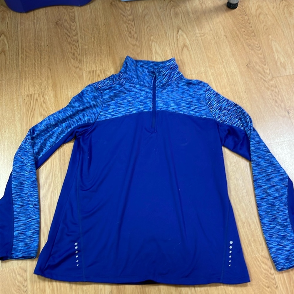 Women’s long sleeve zip up front size large